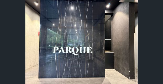 Luxury Two Bedroom Apartment: Resort-Style Living on St Kilda Road - Photo 1