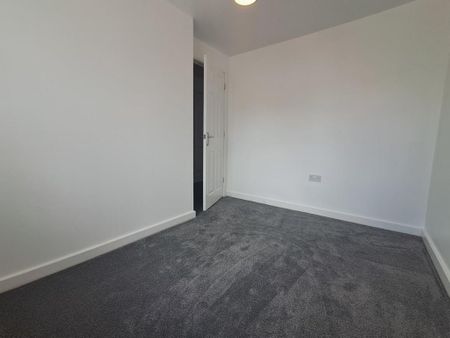 4 bedroom detached house to rent - Photo 4