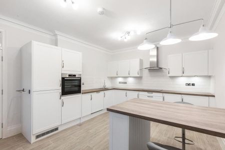 4 bedroom flat to rent - Photo 2