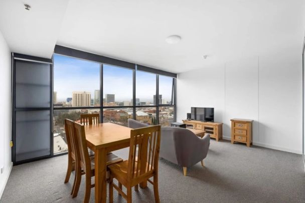 GREAT LOCATION WITH STYLISH, MODERN AND FULLY FURNISHED APARTMENT IN AN EXCEPTIONAL LIFESTYLE. - Photo 1