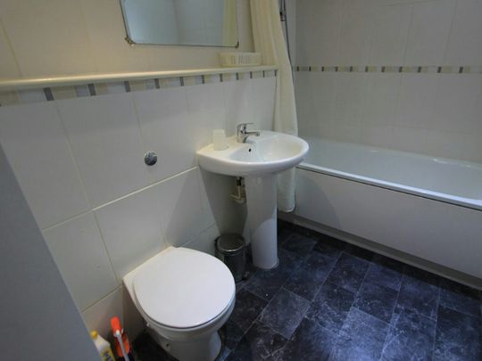 Flat to rent on - Photo 1