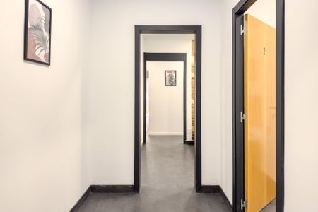 Quiet room with access to the massive terrace - Photo 2