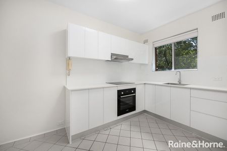 3/48 Henson Street, Marrickville, NSW 2204 - Photo 4