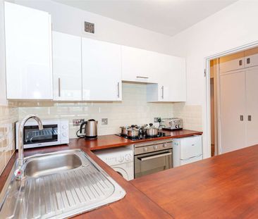 This spacious one bedroom one bathroom apartment is set on the sixt... - Photo 5