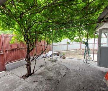 3 camere la curte - centrala termica - Baicului - str. Fraul - Fotografie 3