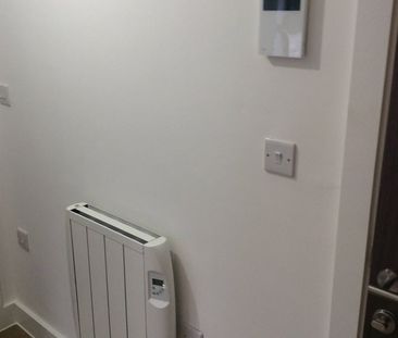 1 Bed Flat, Alexander House, M16 - Photo 1