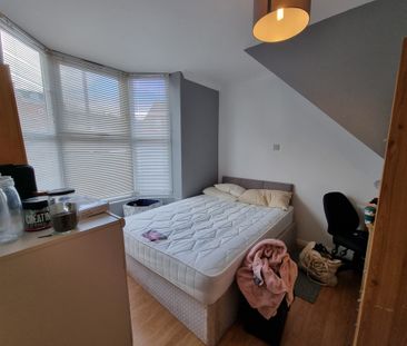 5 Bed Student Accommodation - Photo 3