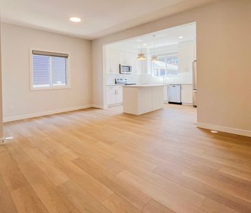 Modern 3 Bed, 3 Bath Home In Griesbach | Double Garage | Pets Negot... - Photo 5