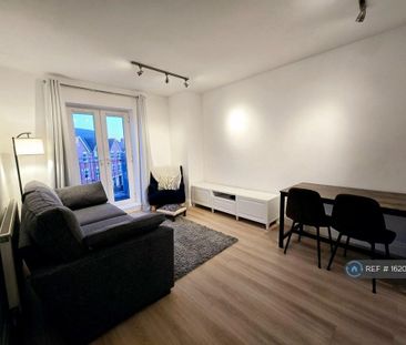 2 bedroom flat to rent - Photo 2