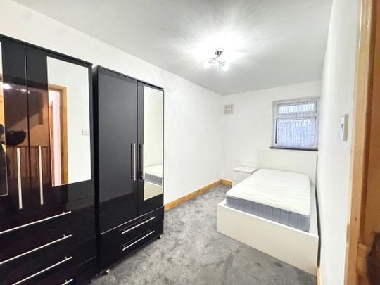 Arundel Close, Stratford E15, Property for rent - Photo 1