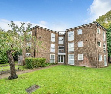 The Quinneys, Farnborough, Hampshire, GU14 - Photo 1