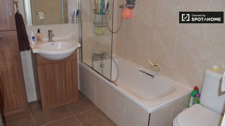 Room for rent in 2-bedroom apartment in Swords in Dublin - Photo 4