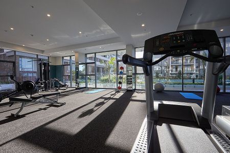 Spacious One Bed with Bedroom Sized Study and Parking! - Photo 5