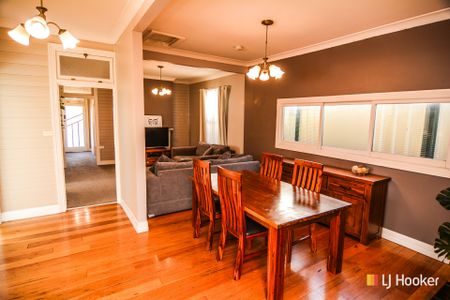 Beautifully Presented Weatherboard - Photo 4