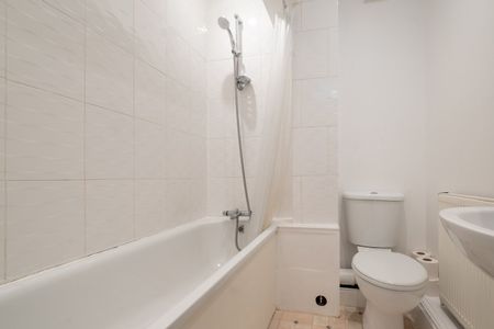 1 Bed Flat, Luxor Street, SE5 - Photo 3