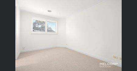 Luxurious Town Residence – Executive Living in the Heart of Kew East - Photo 4