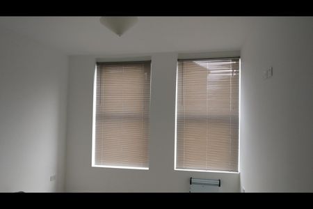 Studio Flat, Stanley Road, L20 - Photo 2