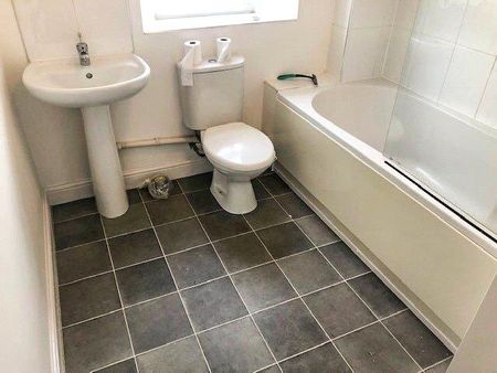 2 bedroom flat to rent - Photo 2
