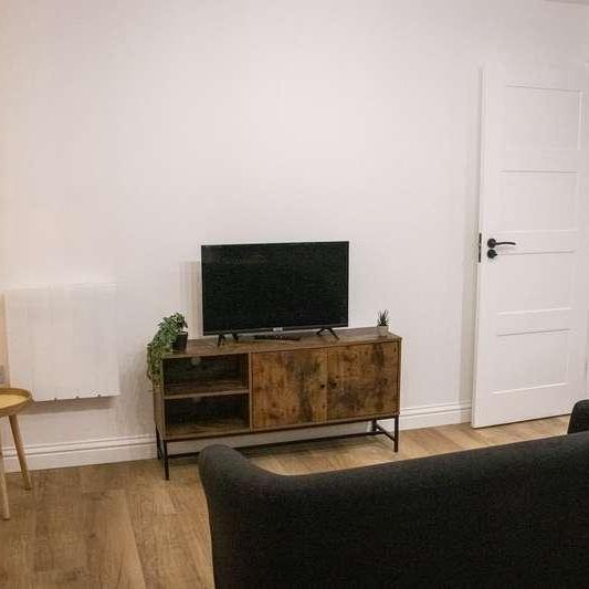 City Centre // Bed Flat // Aug, LN2 - Photo 1