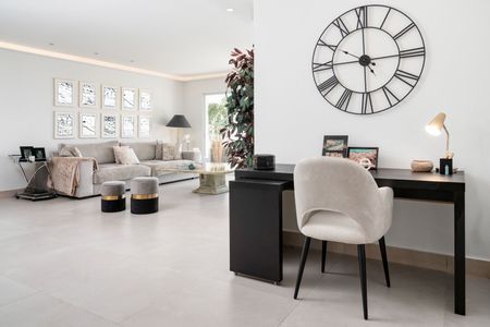 Middle Floor Apartment in La Quinta - Photo 3