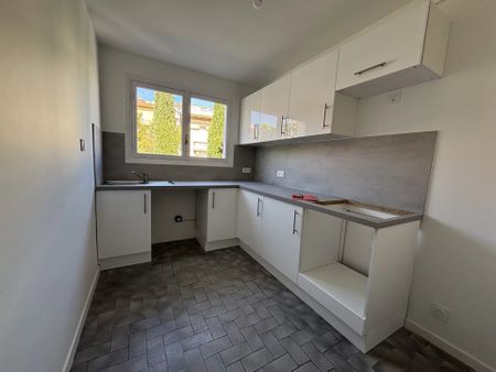 Location Appartement 3 pièces 68m² NICE 06100 - Photo 4