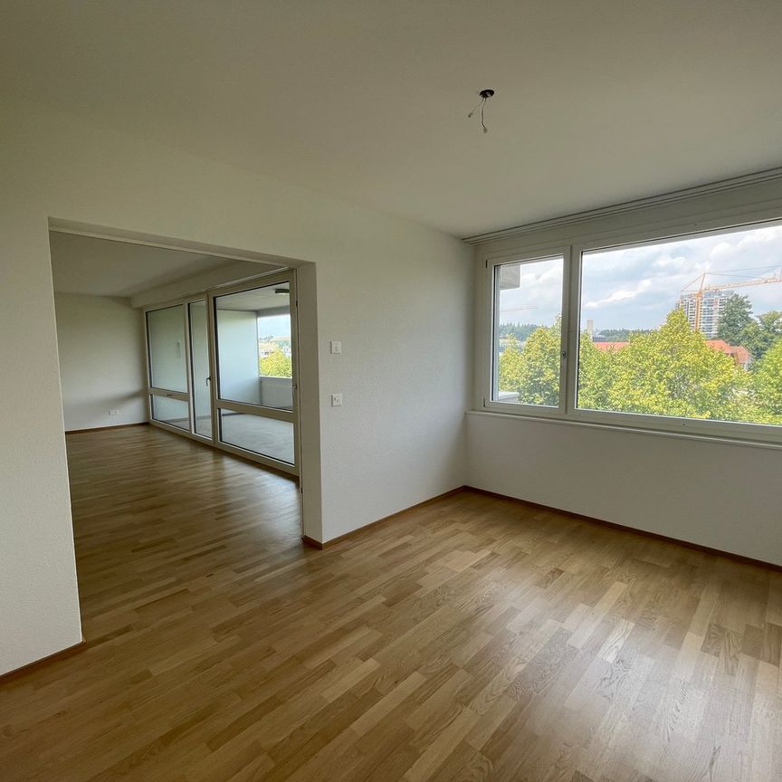 Nähe WestSide: Top moderne Wohnung mit 2 grossen Balkonen - Photo 1