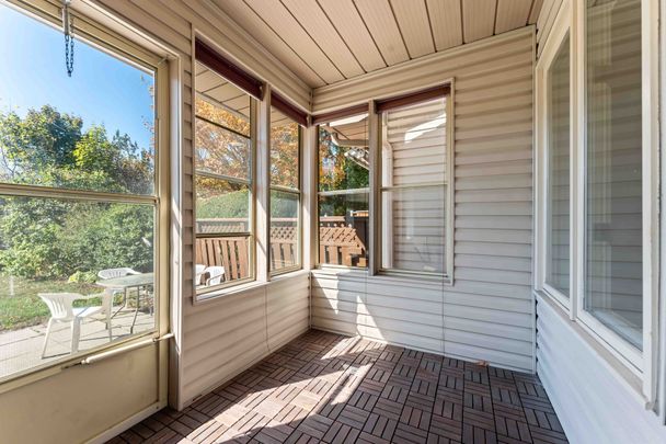 For Lease - 18 Ravenscroft Court, Stittsville - Munster - Richmond, Ontario - Photo 1