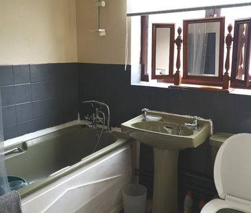 2 Bed End Terrace, Spring Grove Gardens, B18 - Photo 1