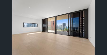 Elegant & Brand New Half Floor 3 Bedroom Luxury Coastal Apartment - Photo 5