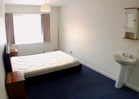 Entire Place·4B3B···Stoney Rd - Photo 3