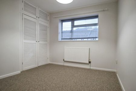 2 bedroom semi-detached house to rent - Photo 3