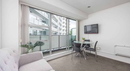 Central Auckland 2BR Apt w/ Balcony - Photo 2