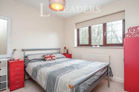 4 bedroom house to rent Sleaford Close, Grange Park, Swindon, Wiltshire, SN5 - Photo 5