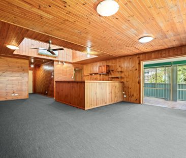 Family beach house quietly set in a sought-after enclave - Photo 5