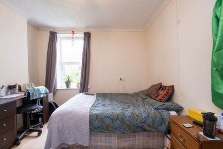 Large 6 Bed student house Stewart Road - Photo 3