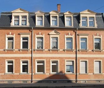 Sehr schöne Wohnung mit großem Balkon, 1.OG, frisch für Sie saniert - Photo 2