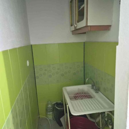 Garsoniera Tiglina1 et7/10,semimobilata ,850 lei - Fotografie 3