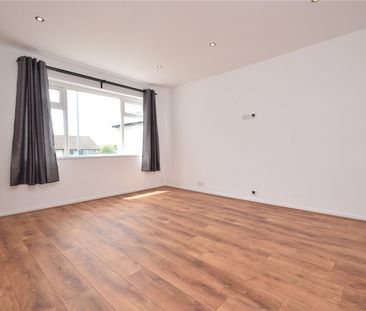 38, Bodmin Gardens, Leeds, West Yorkshire, LS10 4NP - Photo 2