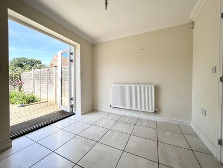 3 bedroom semi-detached house to rent - Photo 3