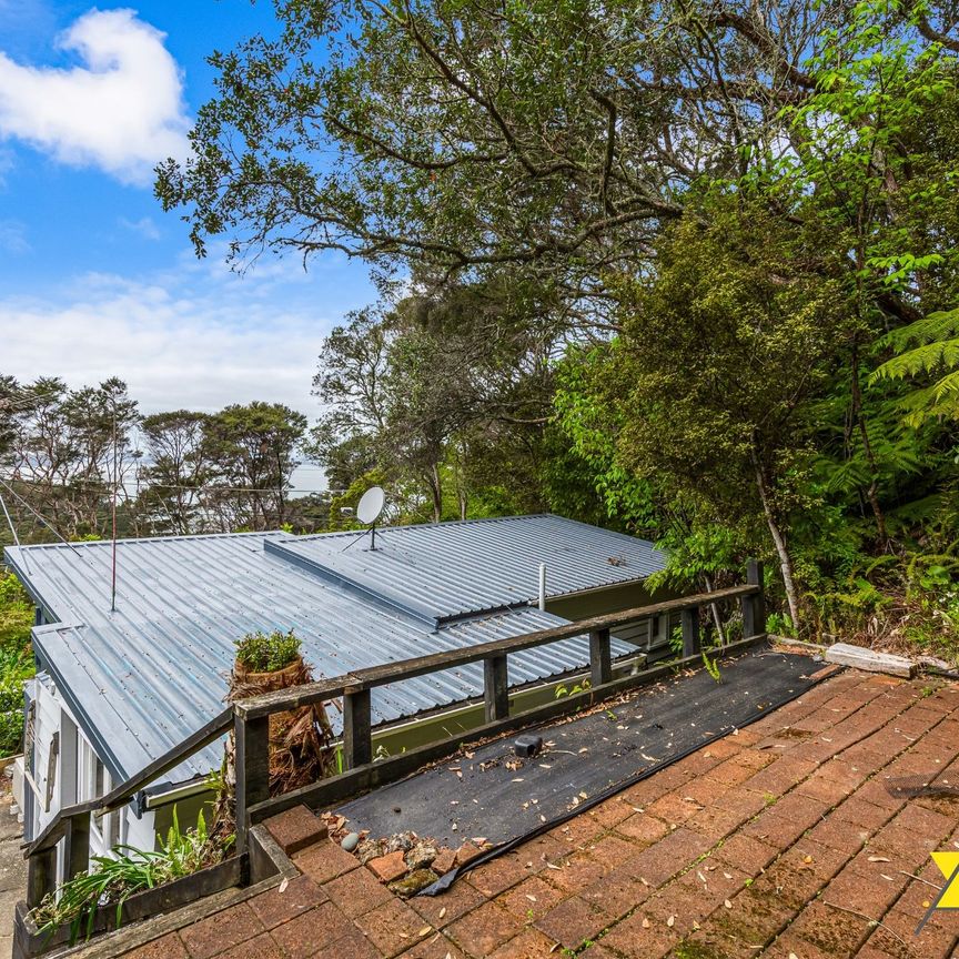 Two Bedroom and One Bathroom in Titirangi! Lawns and Gardens Included! - Photo 1