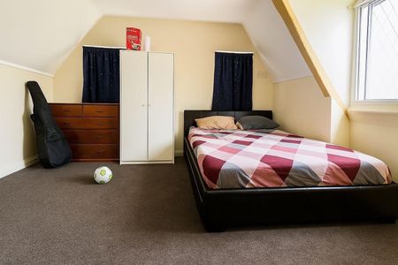 3 Bed Detached House, Imperial Drive, HA2 - Photo 4