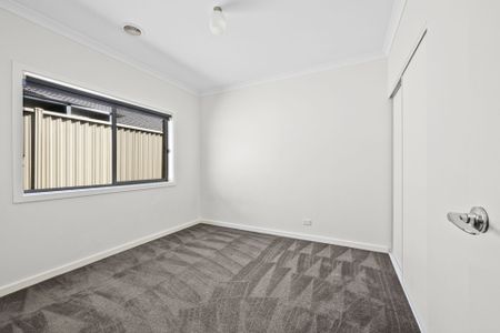 43 Ascot Gardens Drive, Delacombe Vic 3356 - Photo 5