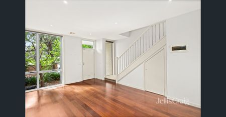 Modern Comfort in a Quiet Cul-de-Sac Setting - Photo 2