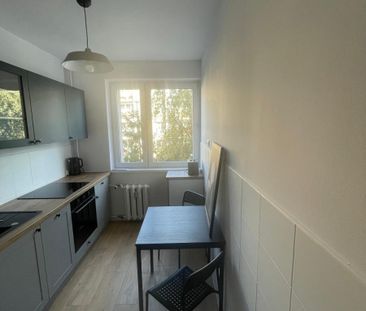 Świeżo po remoncie,3 pokoje,loggia, top lokalizacj - Photo 2