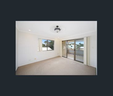 Comfortable Coastal Home with Utilities Included - Photo 2