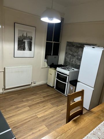2 Bed Flat, Merseyside, CH41 - Photo 3
