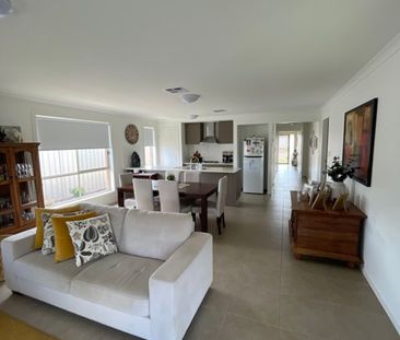 Modern 4 Bedroom Family Home - Photo 3