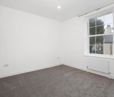 4 bedroom semi-detached house to rent - Photo 4