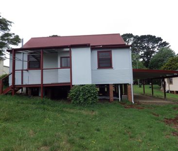 Charming 2 Bedroom, 1 Bathroom Cottage - Photo 3