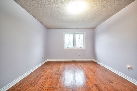 Detached Home For Lease | N8030092 - Photo 5